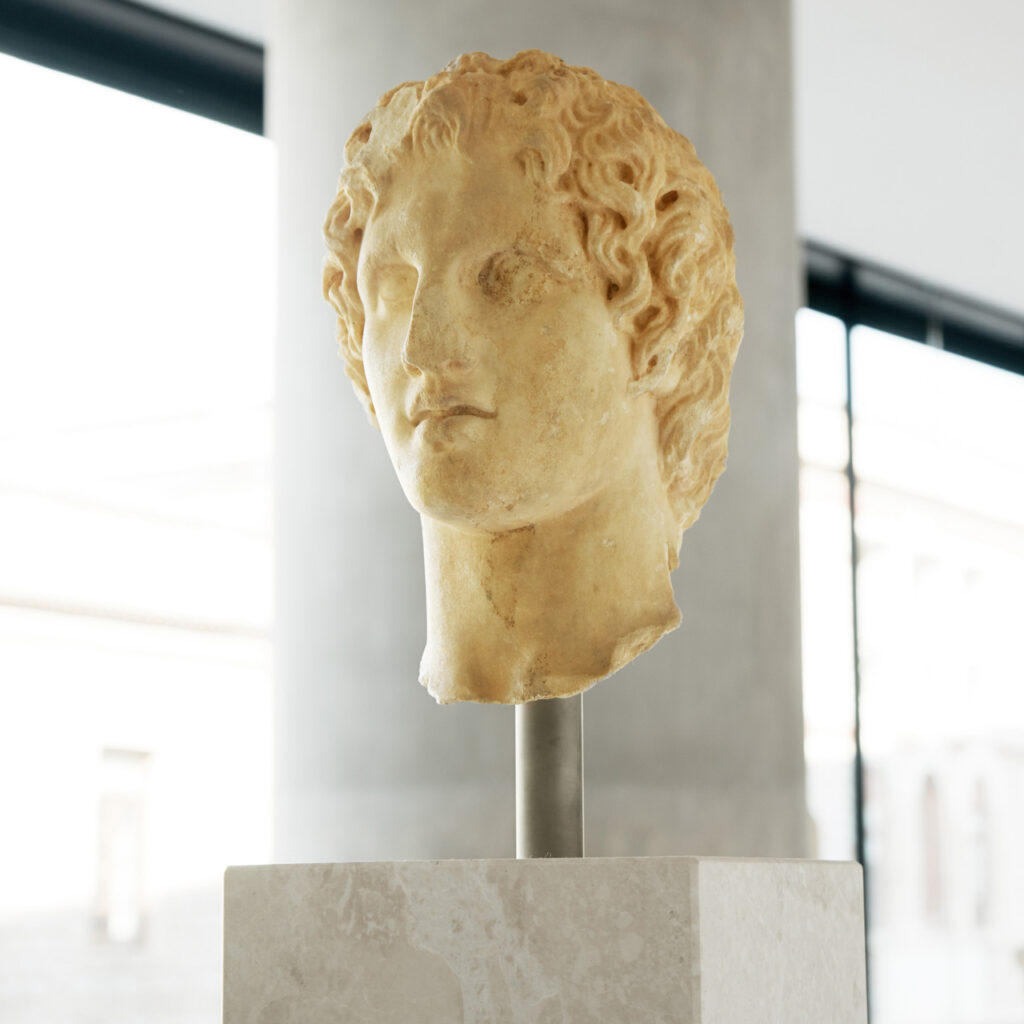 statua ritratto di alessandro il grande museo acropoli atene